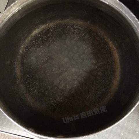 重曹で黒く変色してしまった雪平鍋(アルミ鍋)。ここから元に戻すよ!